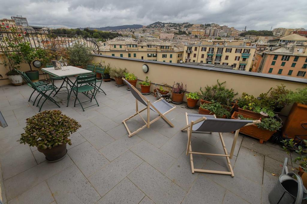 Altido Apt For 3 With Rooftop Balcony And Lovely Cityview ジェノヴァ エクステリア 写真