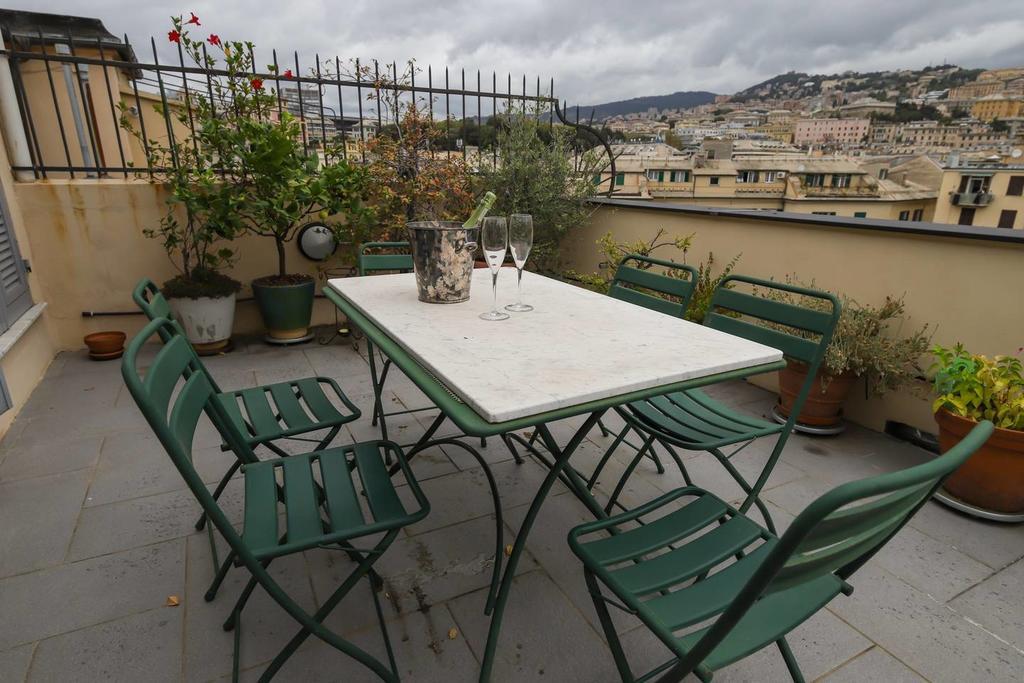 Altido Apt For 3 With Rooftop Balcony And Lovely Cityview ジェノヴァ エクステリア 写真