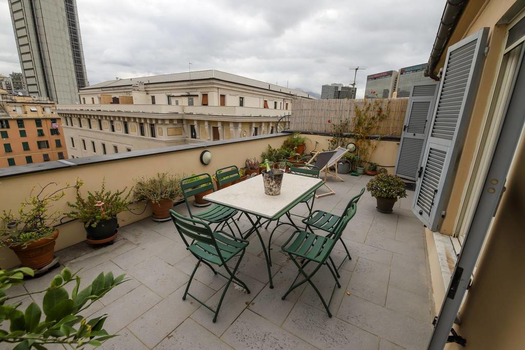 Altido Apt For 3 With Rooftop Balcony And Lovely Cityview ジェノヴァ エクステリア 写真